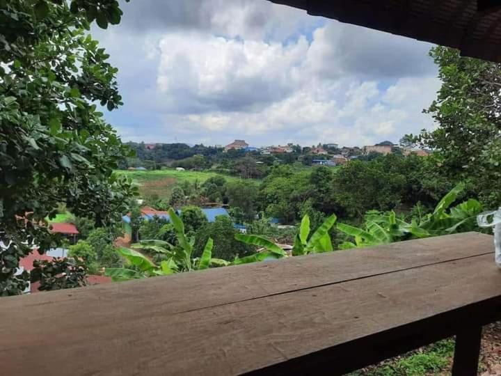 标准间带山景, Tree Lodge Banlung