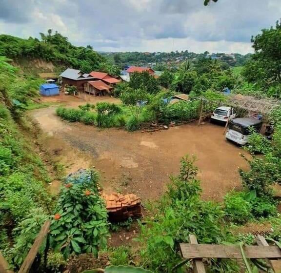 标准间带阳台, Tree Lodge Banlung