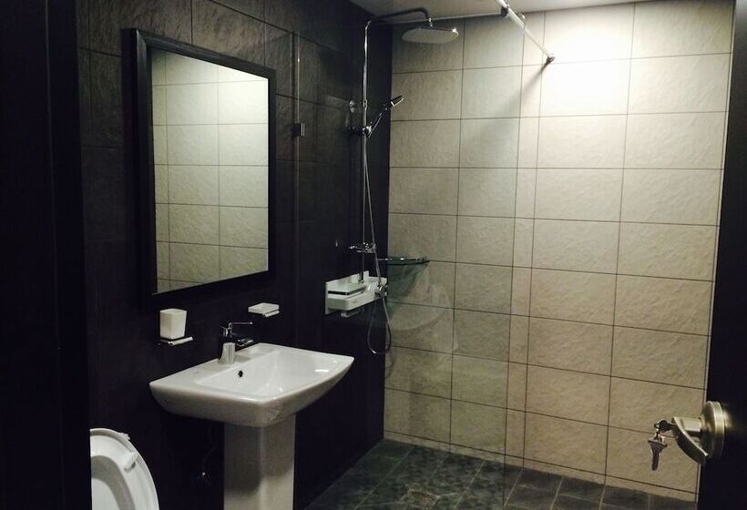 Quarto Triplo Estandar, White Windmill Guesthouse