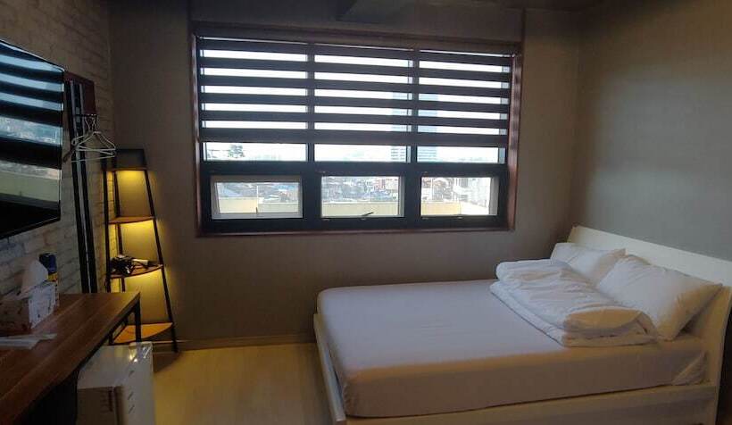 Quarto Triplo Estandar, White Windmill Guesthouse