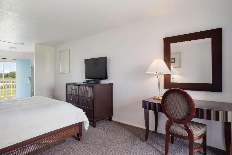 장애인을 위한 스탠다드 룸, Rodeway Inn At Somers Cove Marina