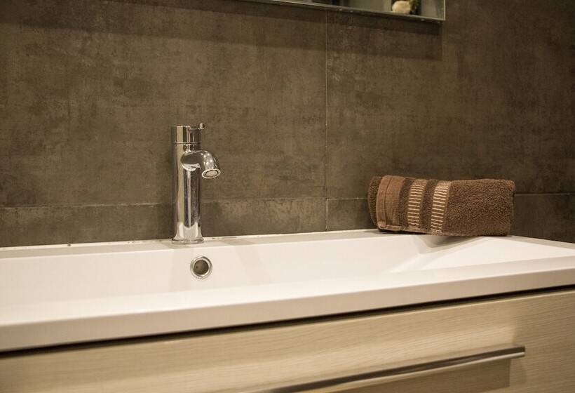 اتاق استاندارد با سرویس بهداشتی مشترک, Luxury Msida Circle Suites