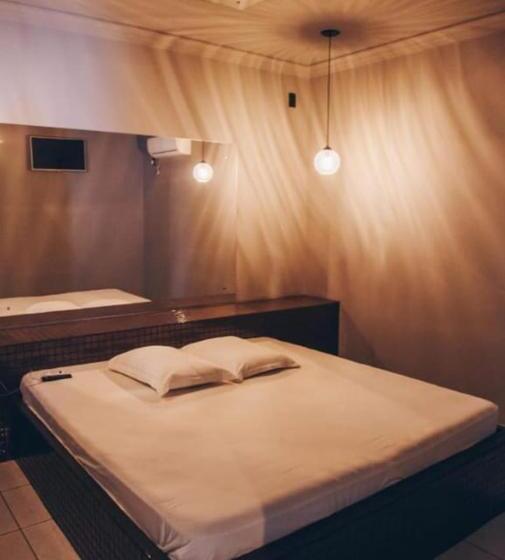스위트, Champagne Motel