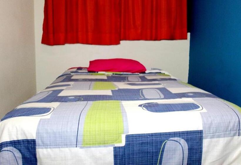 اتاق استاندارد یک نفره, Hostal Aventura