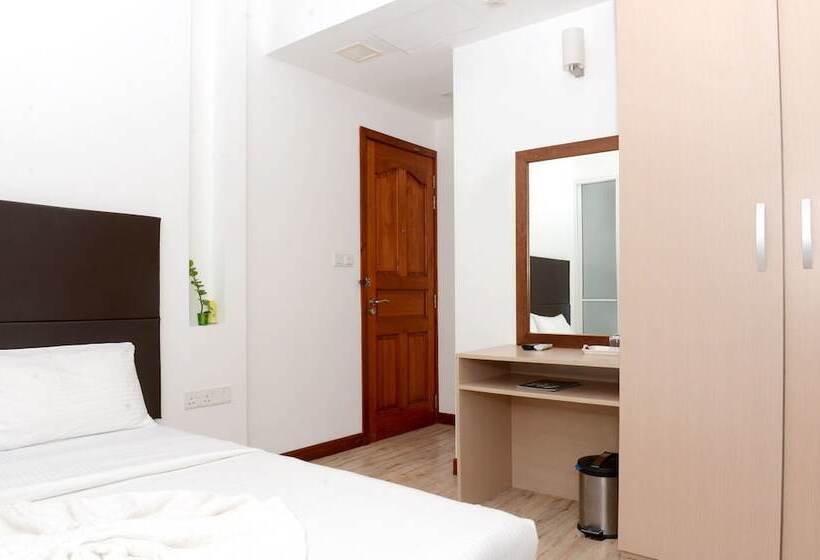 اتاق لوکس سه تخته, Express Inn At Hulhumale