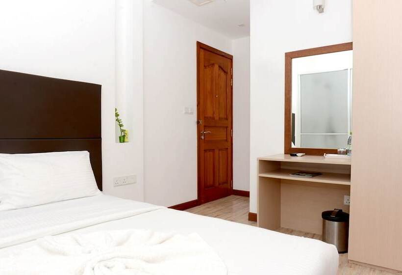 اتاق لوکس سه تخته, Express Inn At Hulhumale