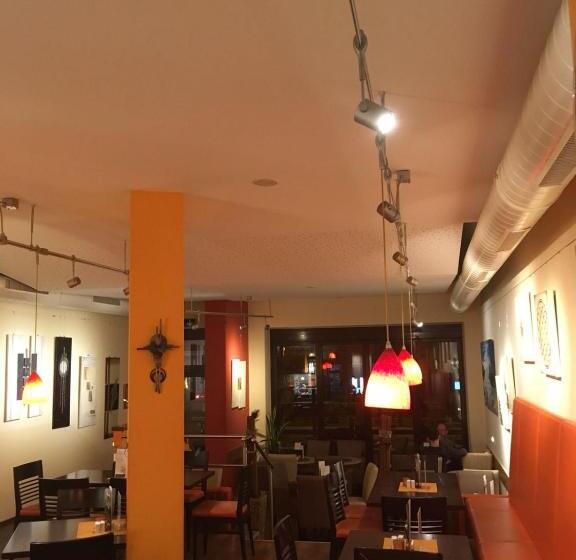 Номер Стандарт с Балконом, Kunstcafe Rooms