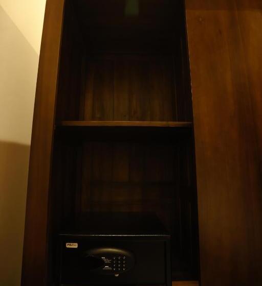 Quarto Familiar, J