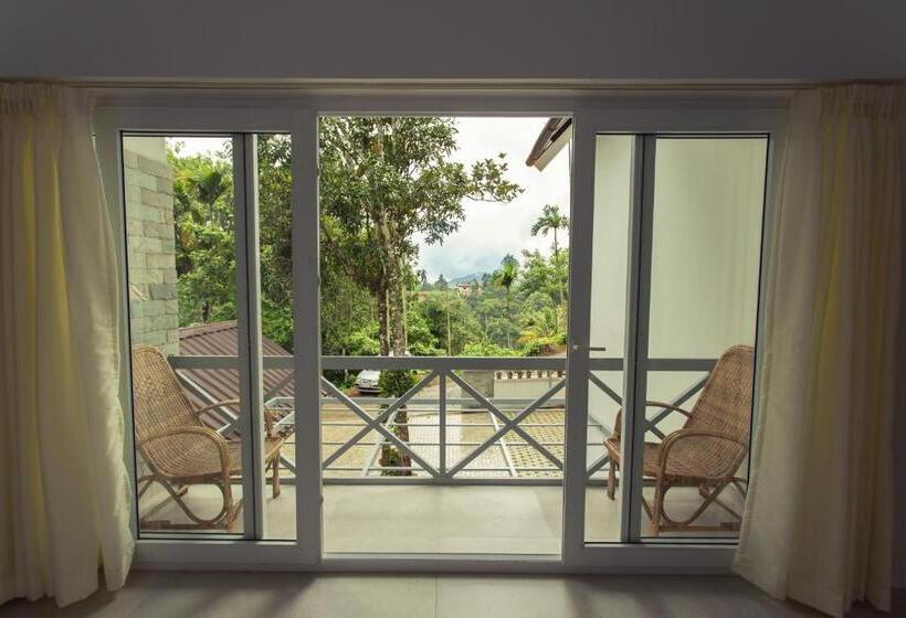Suite with Balcony, Crayons Guest House Munnar
