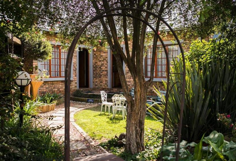 Номер Стандарт Вид на Сад, Van Dykshuis Guest House