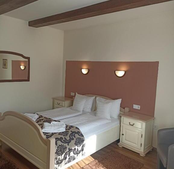 Deluxe Room King Size Bed, Gasthof Clara