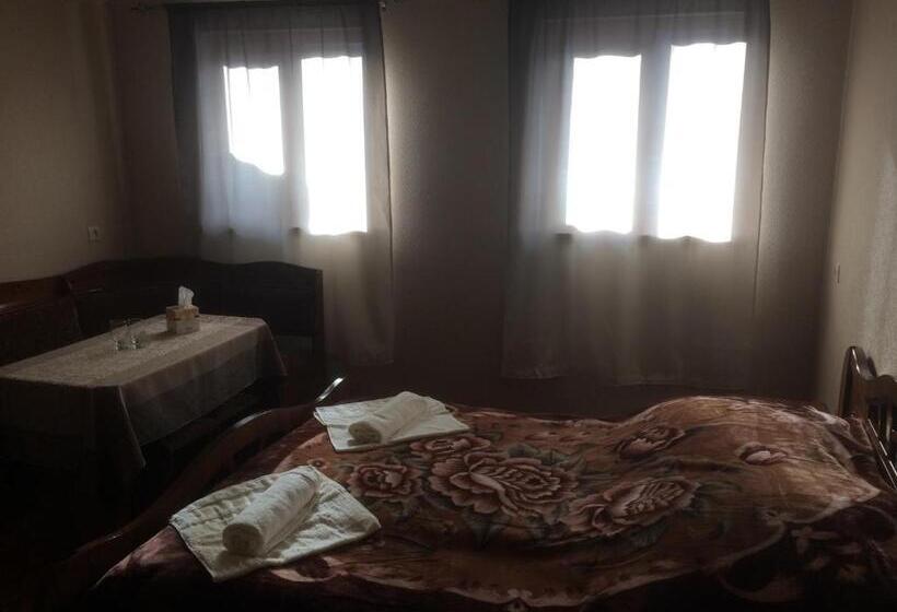 패밀리 룸, Gokor B&b