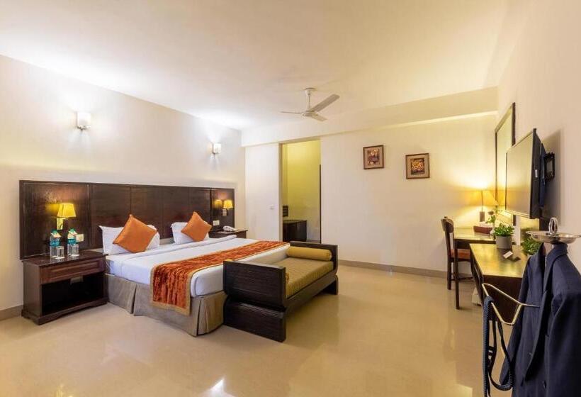 Люкс, Rosewood Apartment Hotel   Pantnagar