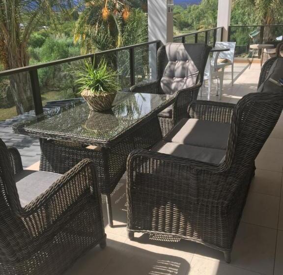 Номер Стандарт, Oewerpalms View