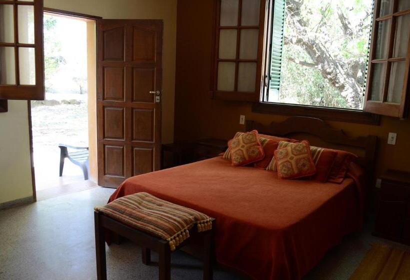 חדר סטנדרט לשלושה עם נוף לגינה, Hostal La Gloria