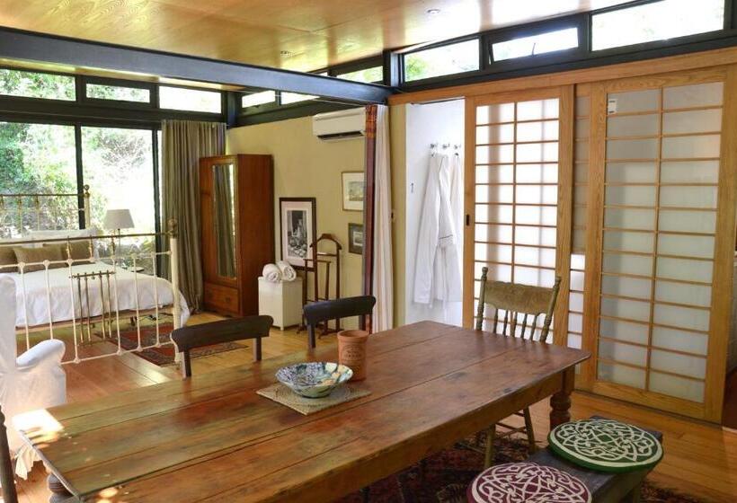 Номер Стандарт Вид на Горы, Glasshouse In The Winelands