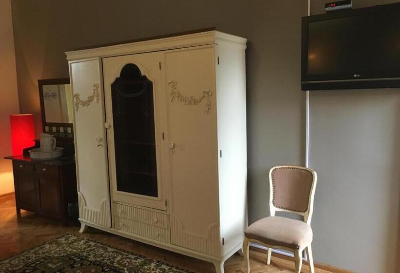 اتاق لوکس با بالکن, Guest House Anna Caffe