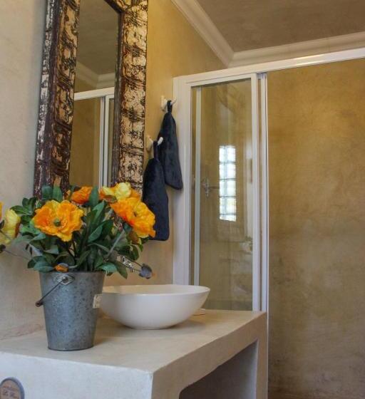 اتاق استاندارد, Mirabel Guesthouse