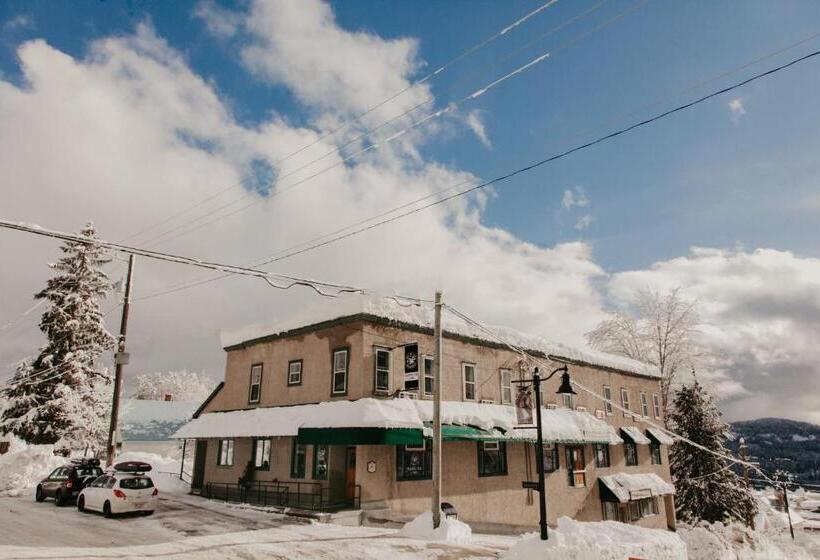 Номер Стандарт, The Flying Steamshovel Inn