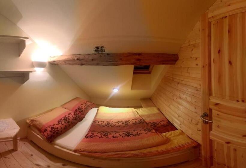 اتاق استاندارد با سرویس بهداشتی مشترک, Guest House Kraljev Hrib