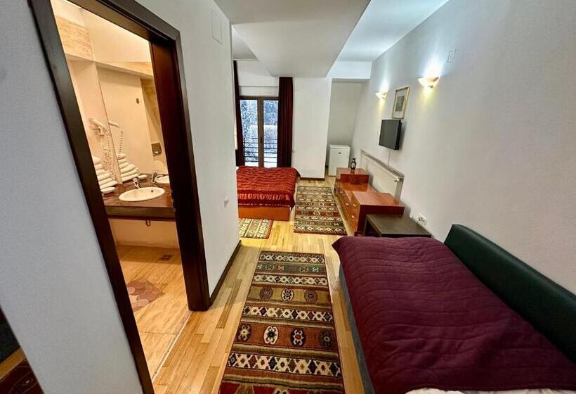 Quarto Triplo Estandar, Pensiunea Rasnoava