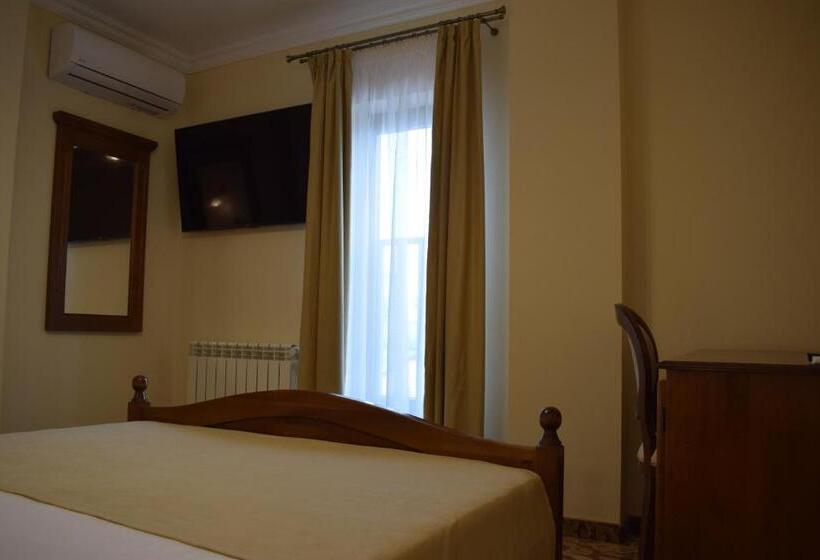 Quarto Estandar, Vila Preciosa