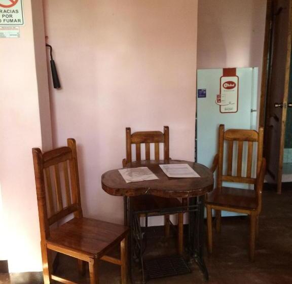 Номер Стандарт Индивидуальный Совместная Ванная, Hostal Nathaly