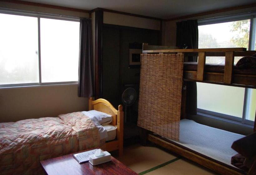 Четырехместный Номер Стандарт, P Dash Garden Backpackers