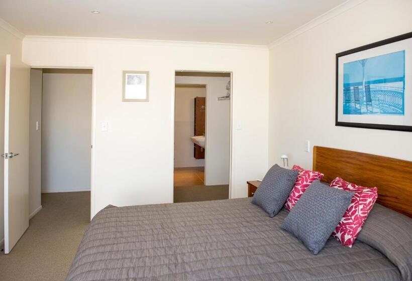 Апартаменты 2 спальни Вид на Бассейн, The Reef Beachfront Apartments