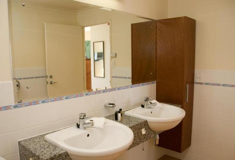 Апартаменты 3 Спальни, The Reef Beachfront Apartments