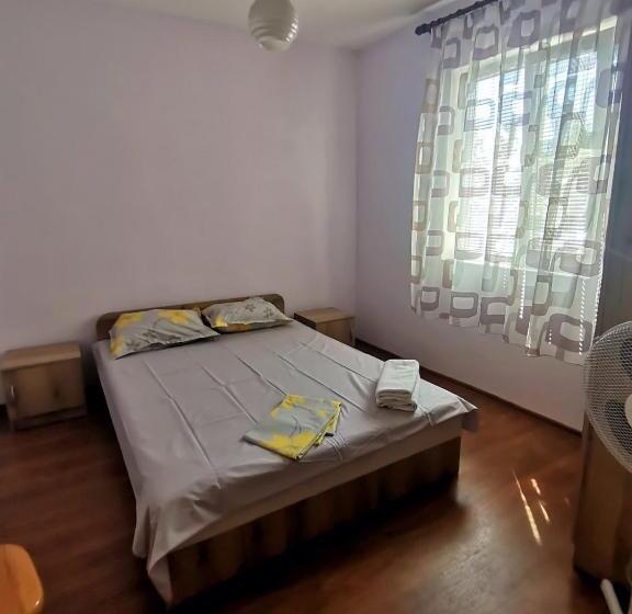 Номер Стандарт с Балконом, Panayotovi Guest House