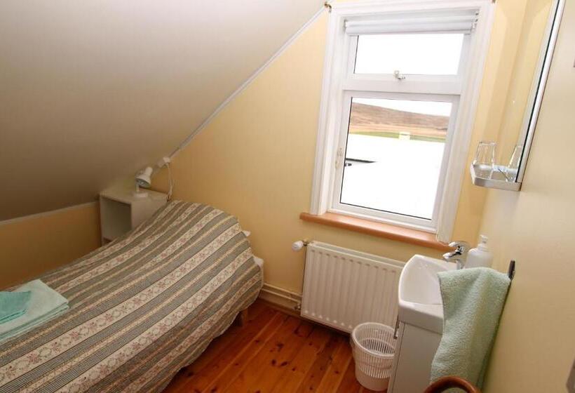 اتاق استاندارد یک تخته با سرویس بهداشتی مشترک, Guesthouse Steindórsstadir, West Iceland