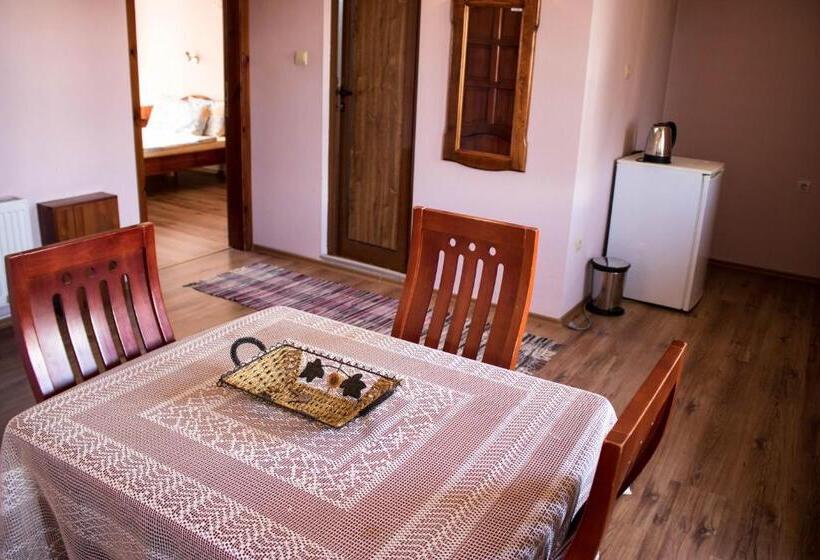발코니가 있는 스위트, Guest House Ilinden