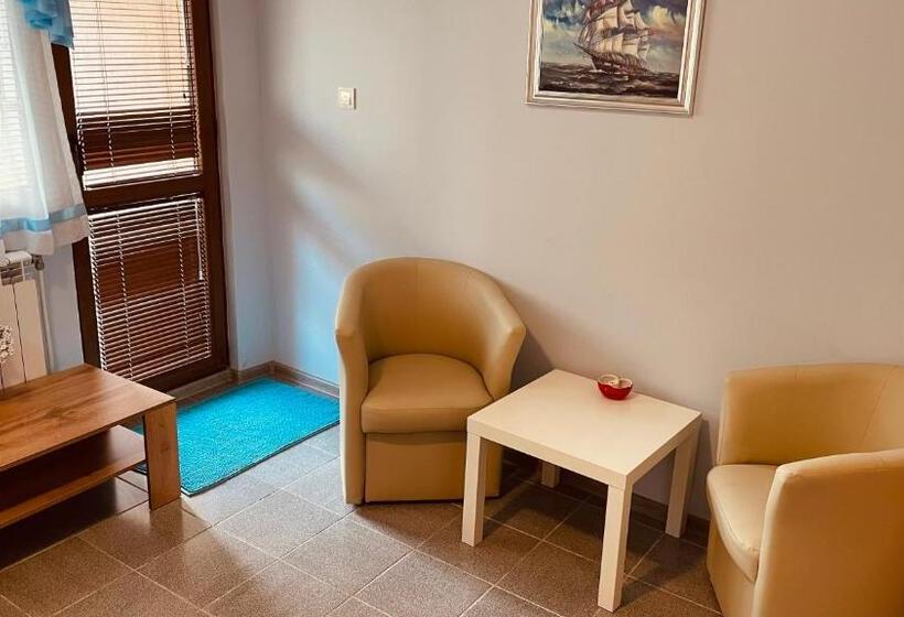 标准房带园景, Kastela Guest House