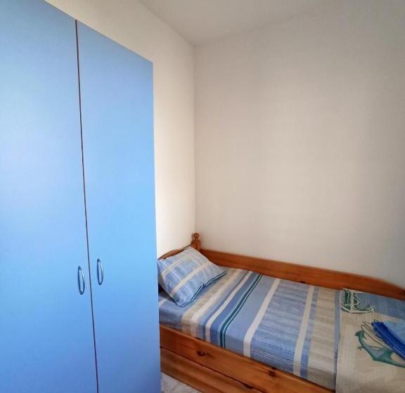 标准三人间, Kastela Guest House