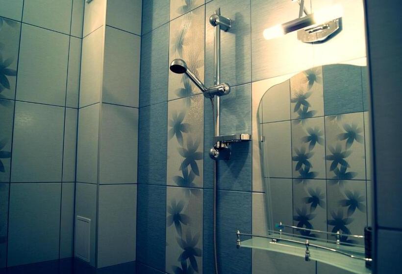 标准三人间, Kastela Guest House