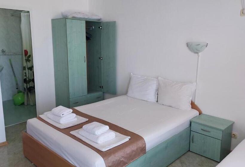 Трехместный Номер Стандарт с Балконом, Krai Moreto Guest House