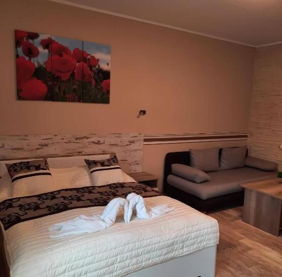 スタンダードスタジオ, Kék Lagúna Wellness Apartmanok