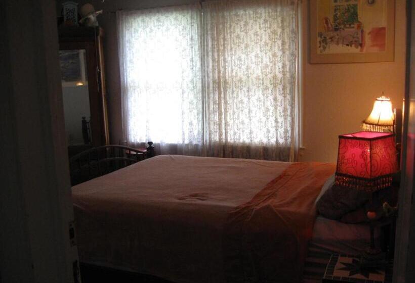 デラックスルーム, Mystic Portal 420 Guesthouse