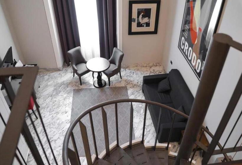 اتاق لوکس چهار تخته, De Ville