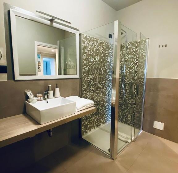 اتاق سوپریور با تخت بزرگ, De Ville