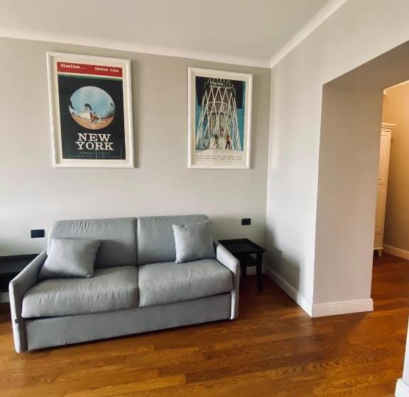 اتاق لوکس سه تخته, De Ville