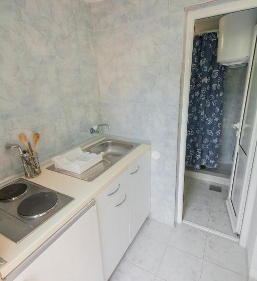 اتاق استاندارد سه نفره, Rooms Molabeciri