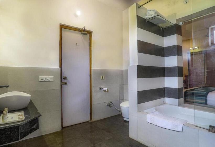 اتاق استاندارد با چشم‌انداز استخر, Corbett Panorama Resort