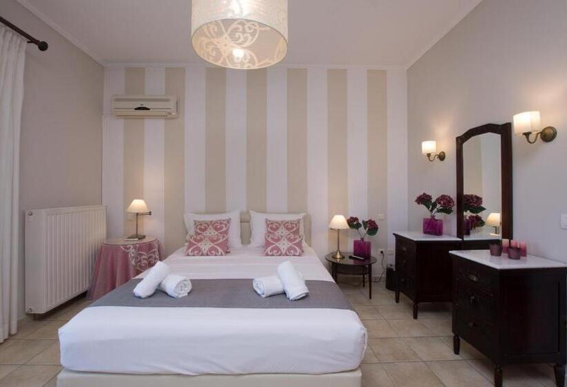 Четырехместный Номер Стандарт с Балконом, Golden Coast Resort
