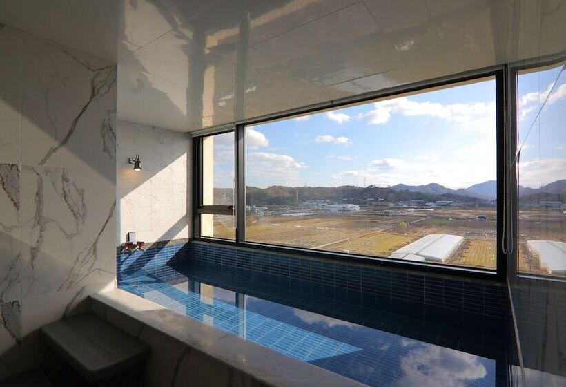 سوئیت رویال, Suncheon Hotel Gite