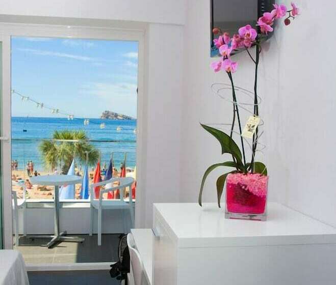 Standard Room Side Sea View, Brisa