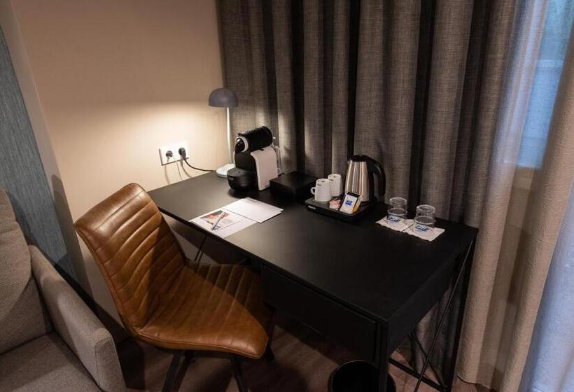 Четырехместный Номер Стандарт, Atenea Rekord Suites