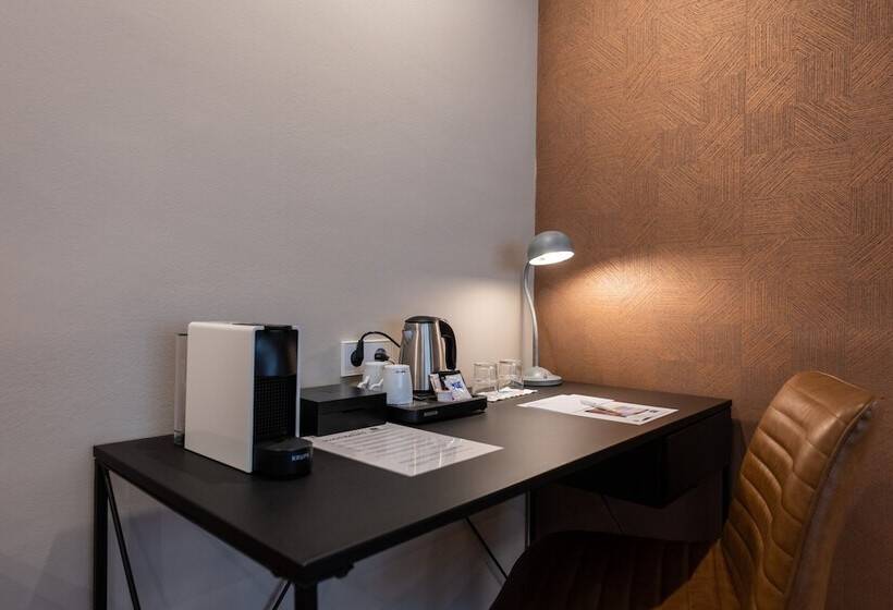 Четырехместный Номер Стандарт, Atenea Rekord Suites