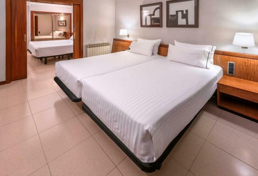 اتاق استاندارد چهار تخته, Ciudad De Castelldefels